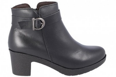 Variedad en zapatos de vestir de mujer