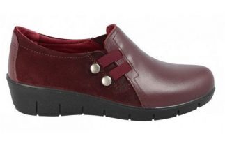 Dale color a las tardes de sol con zapatos rojos